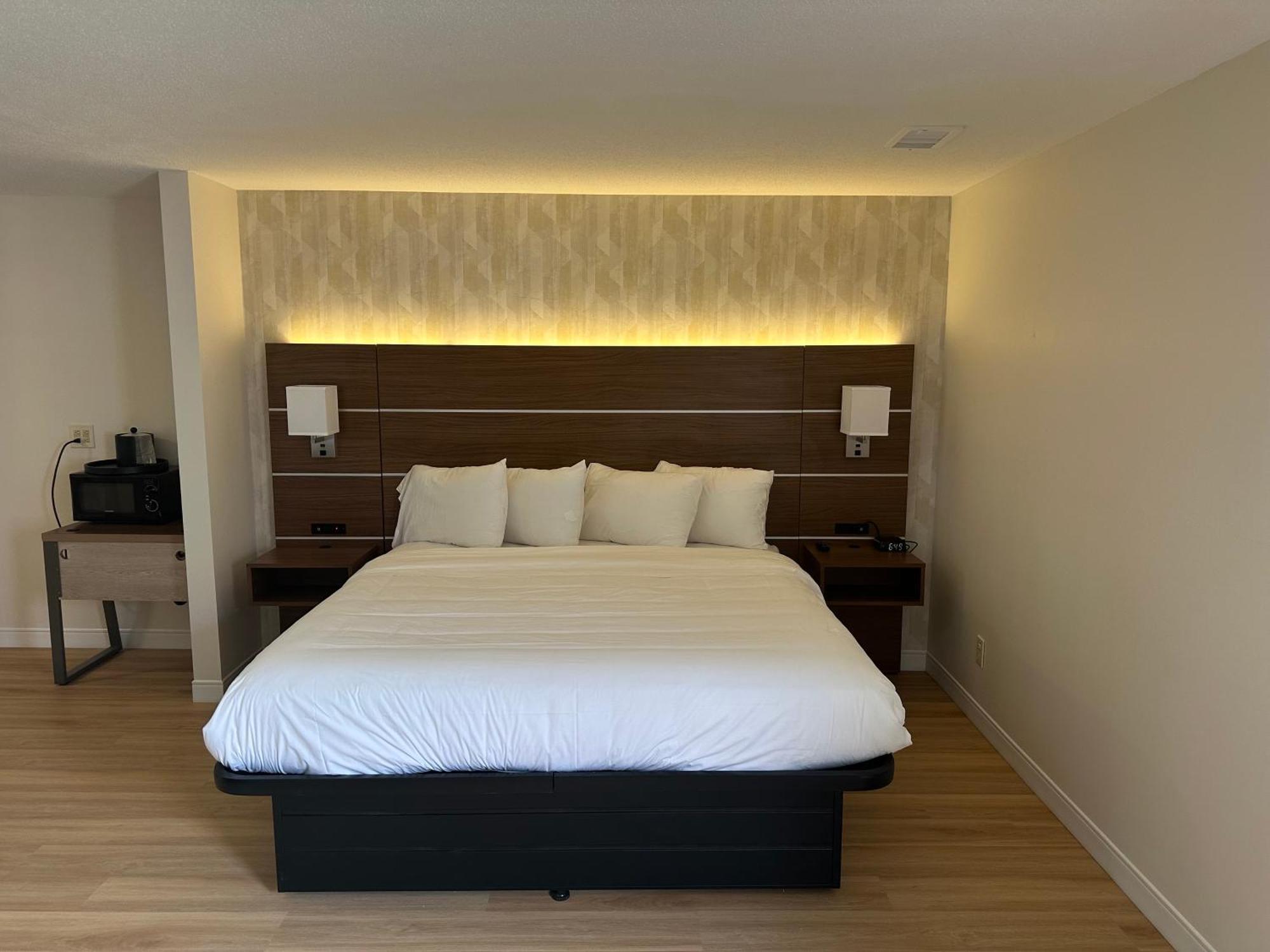 Baldwin Inn And Suites West Springfield Kültér fotó